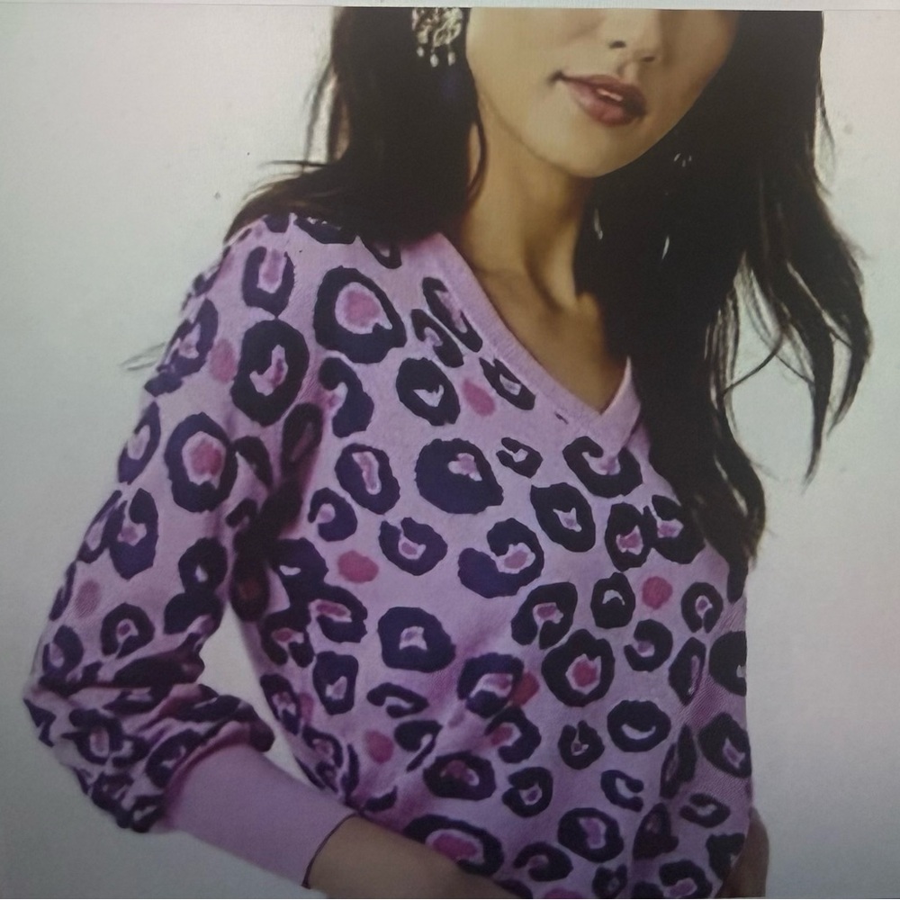 Lilly Pulitzer, Women’s Pink Leopard Print V-Neck Sweater size small
